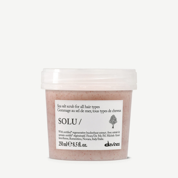 Дълбокопочистващ скраб Davines Essential Solu Sea Salt Scrub 250ml